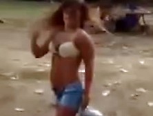 Chica Bailando Hot En Camping