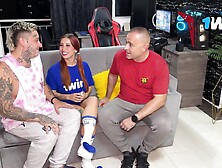 Suegro pervertido me folla mientras el cornudo de mi prometido juega en la pc-KATTY BLAKE