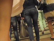 Upskirting video shows an amazing bubble butt