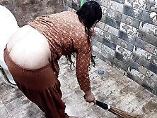 I Recorded My Stepsister While She Is Cleaning Bathroom And Bedroom