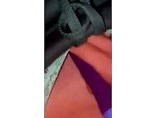 Fille Se Masturbe Avec Un Sextoy Dans Sa Voiture Au Parking