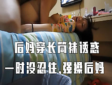 （下面看骚妈的联系方式和全集视频完整版）骚妈穿长筒袜诱惑，真心忍不住