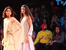 Taapsee Pannu Breasts Scene in Tapsee Pannu Wardrobe Malfunction - Lfw