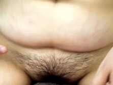 Teenie con grandes tetas cabalgando pene