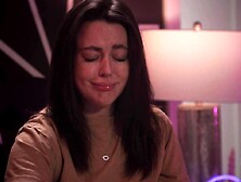 Whitney é uma garota jovem e ousada que quer ter prazer com um cara curioso.