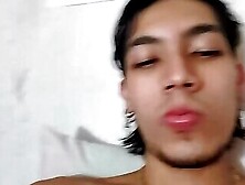 Latino Sexy Se Masturba En Cam