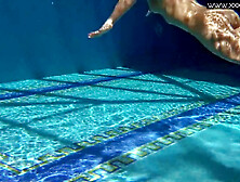 La Sexy Nicole Est Une Milf Excitée