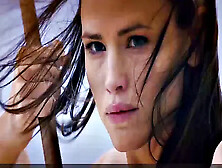 Jennifer Garner kissing