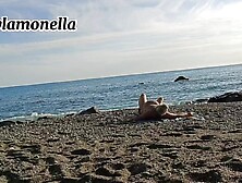 Moglie troia tradisce marito con bagnino sulla spiaggia pubblica, Gente guarda - Nikylamonella