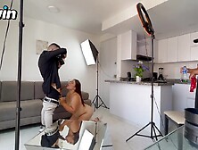 Follo con mi fotogrado frente a mi esposo,  tiene una enorme polla y se viene en mi boca