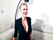 Victoria,  47,  Executive Assistant In Paris!