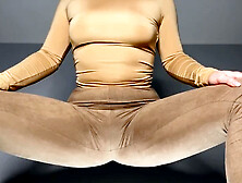 POV of a peachy lady Xmarika twerking in wet leggings while plugged in