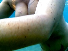 Fantastic public beach water bang with underwater oral sex