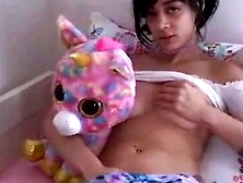 Hot MILF Uses Dildo to Stimulate Her Asshole Before Anal Sex" (in French)