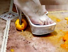 chinese girl crush oranges