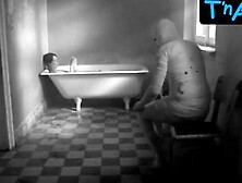 Dolores Bouckaert Breasts, Bush Scene in Hendrik Is Ziek