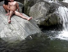 Giochiamo A Chi Schizza Di Piu.  Ha Vinto Lei!