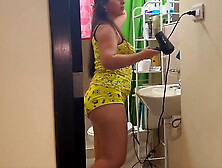 Mi cuñada quiere verga aprobecho que mi novia se fue a la universidad para culiarme a mi cuñada en el baño