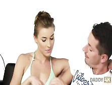 DADDY4K.  Vieil Homme et Fils Superbe Petite Amie Ont Des Relations Sexuelles Dans De Belles Poses