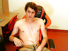 Young Gamer Lad Masturbates Live On Cam