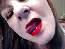 Red Shiny Lips Teasing You - Tacamateurs