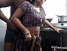 Indian Desi Bhabhi Was Found Alone By The Brother-In-Law And Tore The Chute.  Indian Desi Bf Videos.