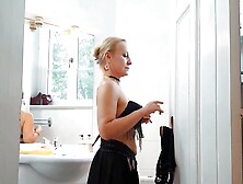 Selena's sexy games after walking