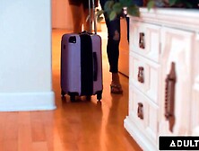 ADULT TIME - Aidra Fox Seduces Bestie Kenna James For ROMANTIC LESBO BANG! PORTUGUESE SUBTITLES