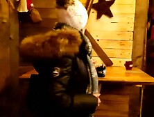 FAST ERWISCHT - GLUHWEIN UND DANN FICKEN INSIDE DER UMKLEIDE