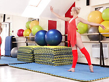 Dora Tornaszkova nude splits and bridges