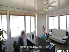 Vip4K.  Frau Ist Immer Bereit,  Sich Bohren Zu Lassen,  Wenn Es Ihr Geld Bringt