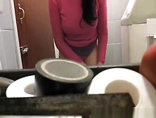 Hottie Peeing