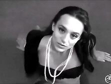 Una caliente acción en blanco y negro con Dominika C