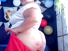 A very sensual dance, showing off my huge body, and finishing with a delicious blowjob.