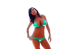 Ava Devine acquiert foré par 5 goujons