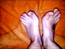 Gitsa Moves Her Sexy Feet (Size 36) Part 2