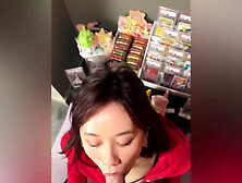 勾引漂亮的杂货铺老板娘 趁没人直接在仓库里给她口爆了（完整版看简