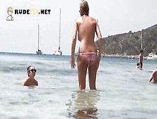 Youthful Nudist Hotties Have A Fun Their Day At The Beach