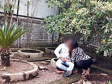 Public garden Sex Girlfriend with boyfriend oral pleasure and banging out of jo-bag