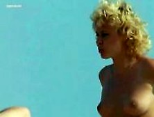 Alexandra Lorska In Les Branchés À Saint-Tropez (1983)