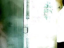 Nackt und bereit – sie öffnet sich ihm völlig