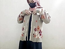 Hijab bitch masturbation using cucumber