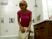 Foam-Covered Cutie Cindy Shaving Her Legs In The Shower!