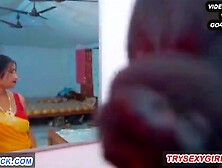 Bengali sexy Aunty ko Husband Ne paise Lekar Dost se chudwaya