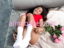 Naughty 18 Year Old Girl Twerking In Her Hot Shorts