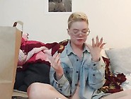 Petite Blonde Hotwings Mukbang