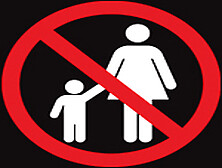 deutsches Teen mit Brille fickt draussen.