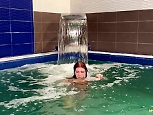 At Slappe Af Med En Pige I Boblebadet Sluttede Med En Pik Og Sexy Køn - MyPornPlugg