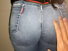 Universitaria Showed Off To Her Classmate,  And Showed Her Giant Rear-End