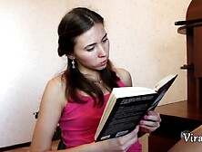 Засунул пальцы в киску своей сексуальной соседке